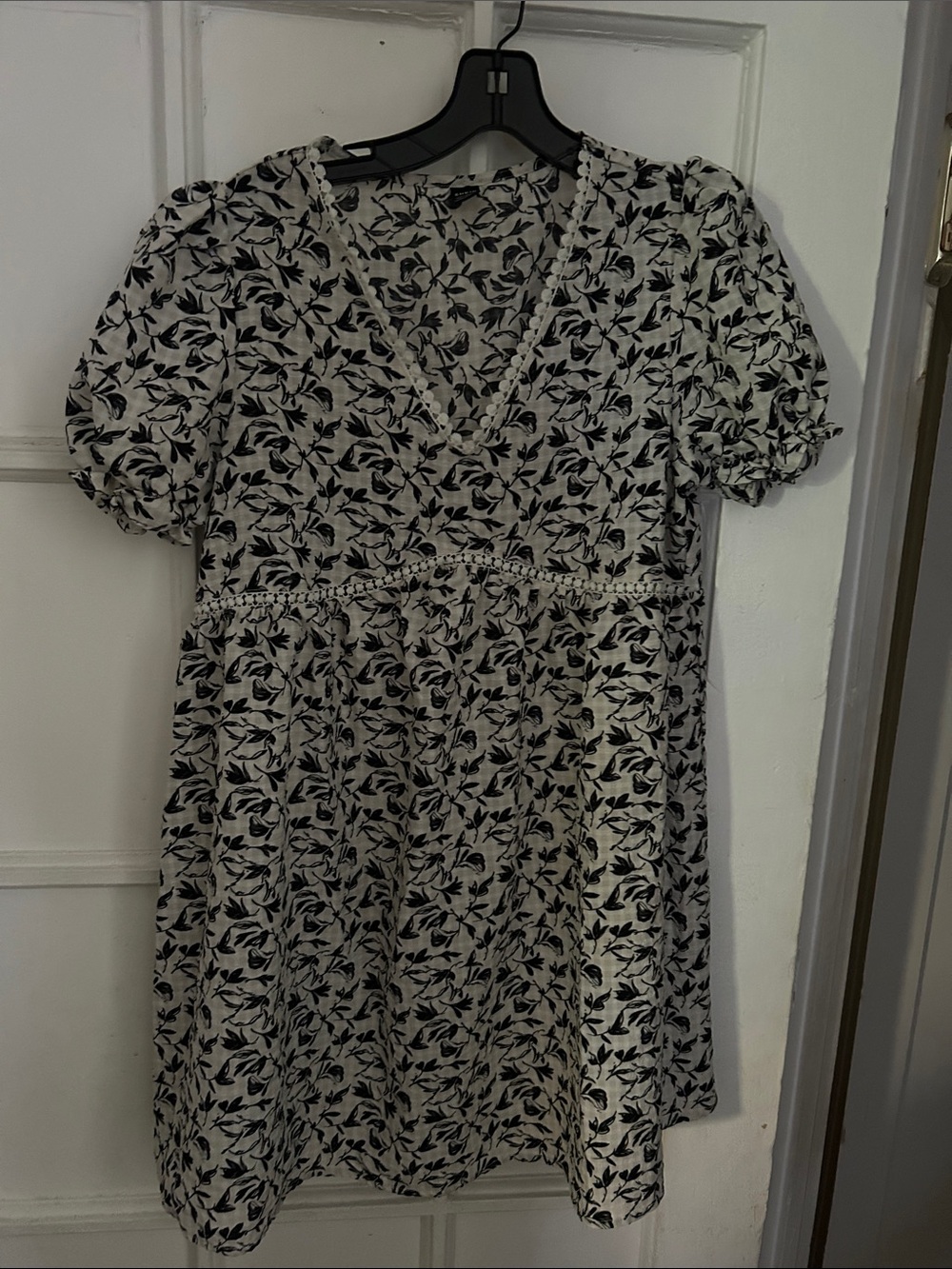 SHEIN Black and White Floral V‑Neck Mini Dress - Picture 1 of 4